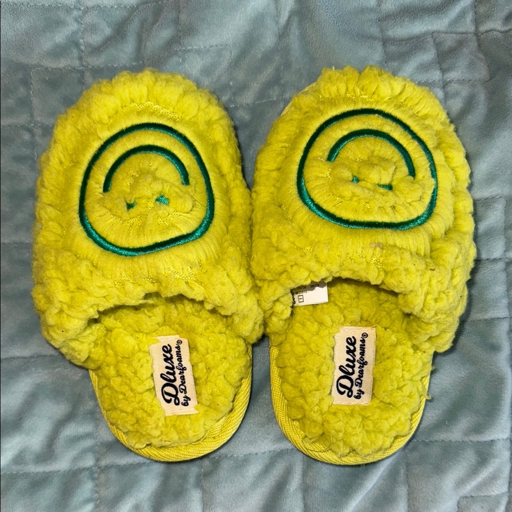 Deluxe by Dearfoams Yellow Smiley Slippers